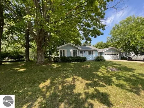 615 N Ransom St, Northport, MI 49670
