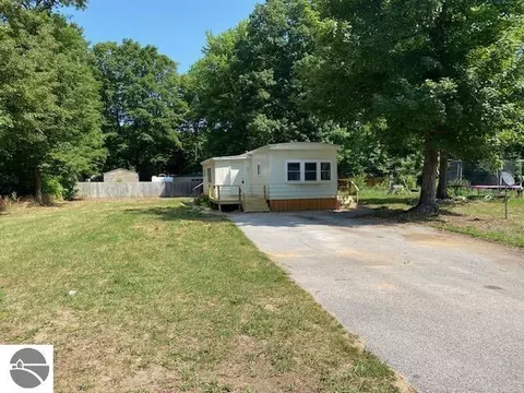 4344 Sugar Maple Dr, Traverse City, MI 49685