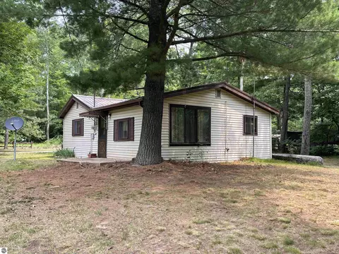 1187 Ziggy Rd, Farwell, MI 48622 photo 4