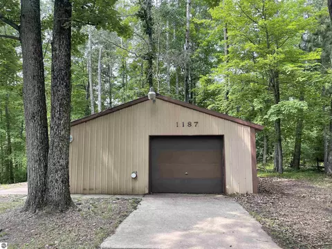 1187 Ziggy Rd, Farwell, MI 48622 photo 6