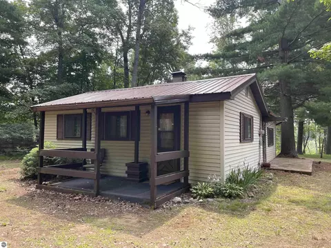 1187 Ziggy Rd, Farwell, MI 48622 photo 3