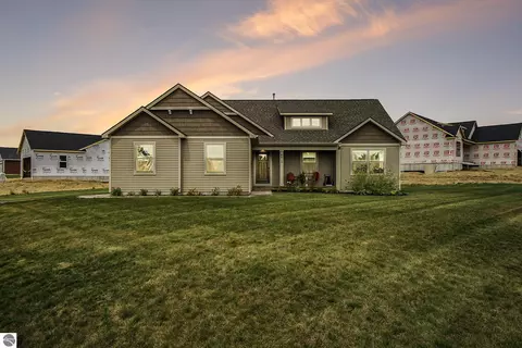 4612 Owl View Dr, Traverse City, MI 49685