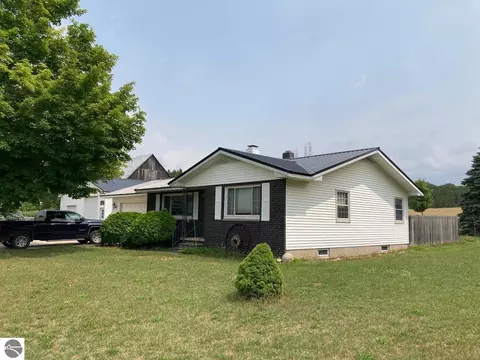 3430 N 19 12 Rd, Mesick, MI 49668