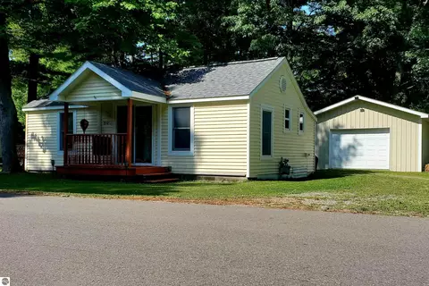 909 Maple, East Tawas, MI 48730