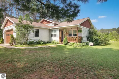 2332 Arthur Ct, Traverse City, MI 49685