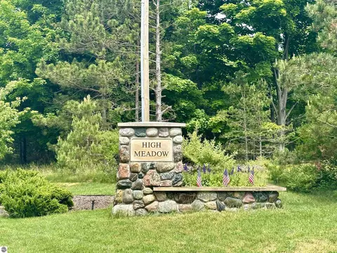 21 High Meadow Trl, Frankfort, MI 49635