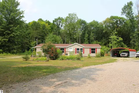 20624 E Trails End, Interlochen, MI 49643 photo 2