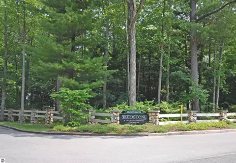 5 Twisted Oak, Glen Arbor, MI 49636