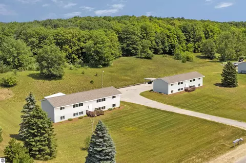3311 3329 Mahoney Dr, Traverse City, MI 49696