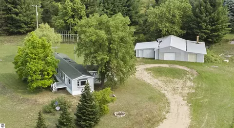 5767 S 23 Rd, Boon, MI 49618