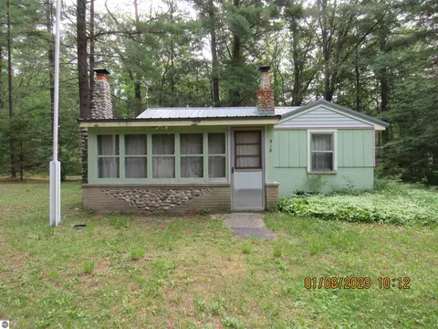 518 N Turner Rd, Curran, MI 48728