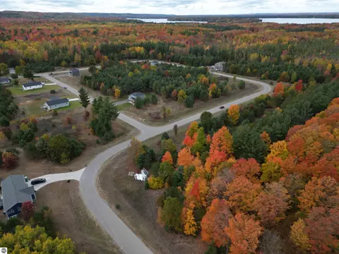 6473 Jeffrey Pl, Grawn, MI 49637