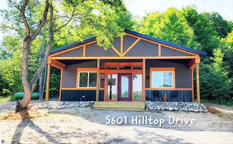 5601 Hilltop Dr, Bellaire, MI 49615