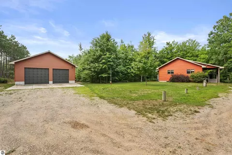 6375 W 14 Mile Rd, Mesick, MI 49668
