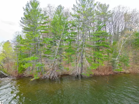 1613 Edgewater Rdg, Traverse City, MI 49684