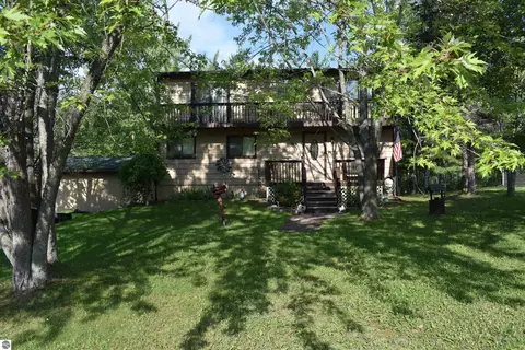 1996 Huntington Cir, Gladwin, MI 48624
