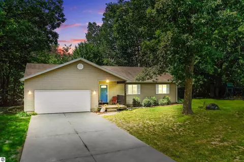 4884 John R Rd, Cadillac, MI 49601