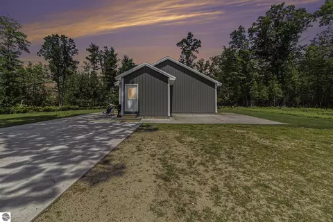 10000 Supply Rd, Traverse City, MI 49696