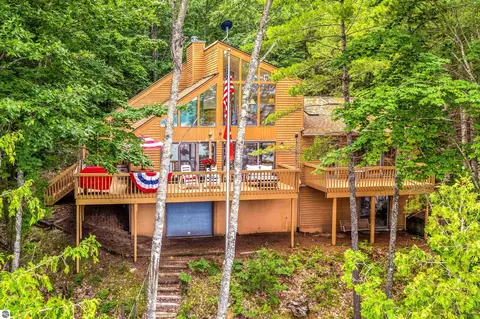 10 Island View Dr, Traverse City, MI 49696