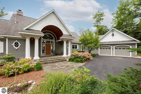 566 S Manitou Trl, Lake Leelanau, MI 49653