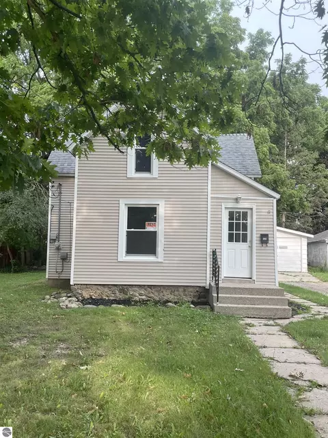 206 N Grover Ave, Alma, MI 48801