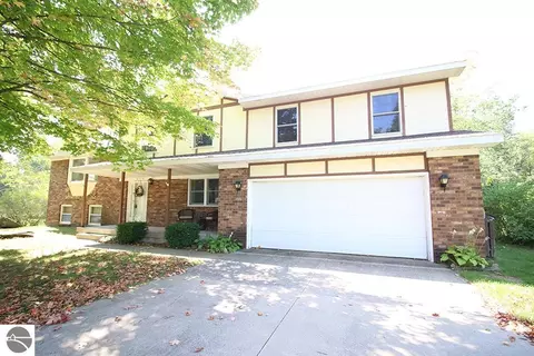 8128 S Cherry Ln, Cadillac, MI 49601