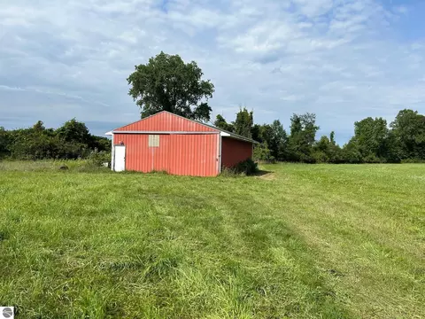 2349 N Geneva Rd, Coleman, MI 48618
