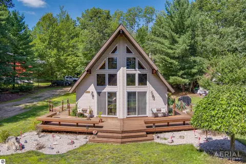 1911 N Ogemaw Trl, West Branch, MI 48661