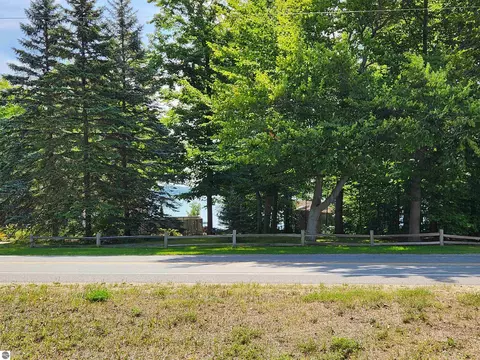 000 Cairn Hwy, Elk Rapids, MI 49676