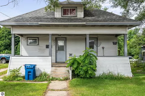 833 N Mitchell St, Cadillac, MI 49601