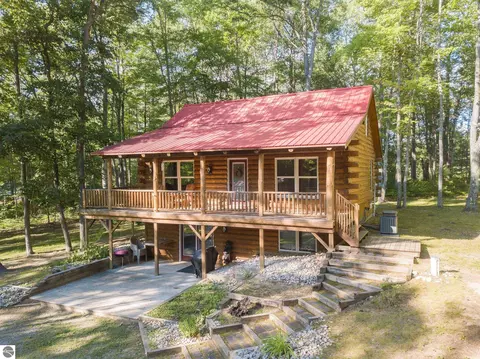 365 Lake Valley Rd, Kalkaska, MI 49646