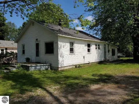 630 Cunningham, Clare, MI 48617