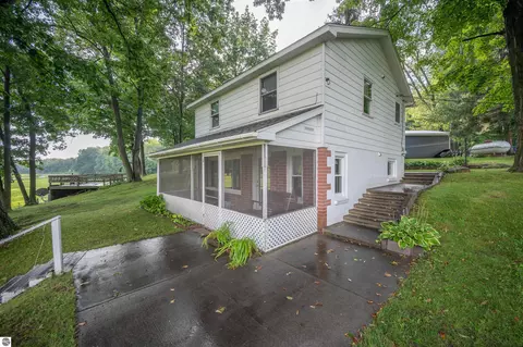 1411 Hughes Dr, Beaverton, MI 48612