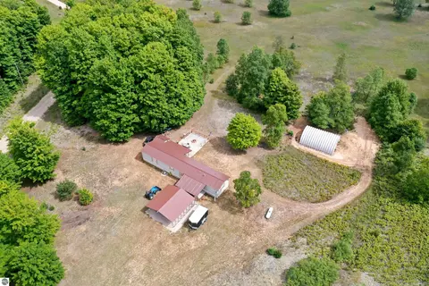 4622 Vista Valley Trl, Mesick, MI 49668