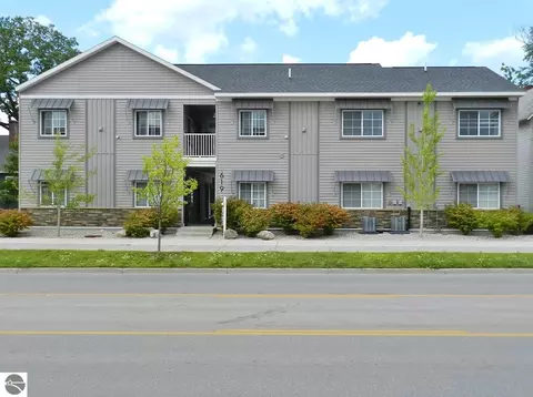 619 Eighth St, Traverse City, MI 49686