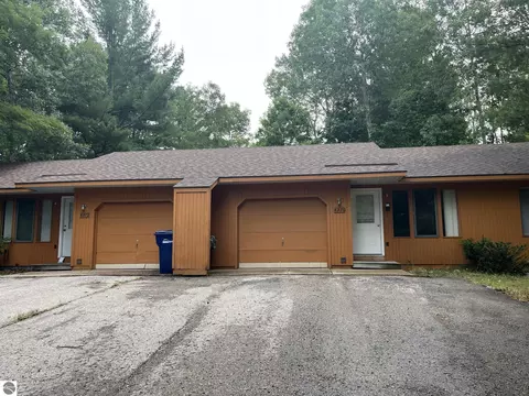 4370 Eagle Crest Dr, Williamsburg, MI 49690 photo 3