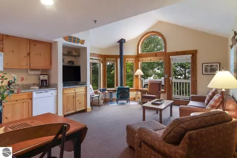 21 Stony Brk, Glen Arbor, MI 49636