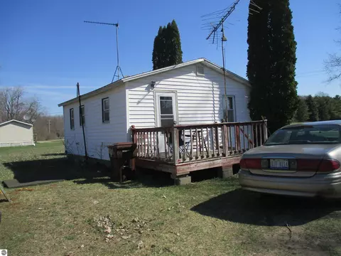 885 N 891 N Warner Rd, Sumner, MI 48889 photo 3