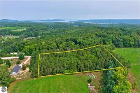 E Kirt Road, Lake Leelanau, MI 49653