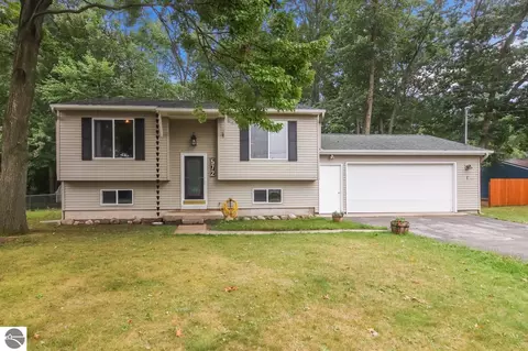 572 George St, Traverse City, MI 49686