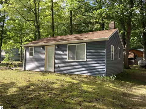 3807 Maple Ave, Lupton, MI 48635