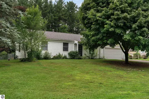 3019 Pineview Dr, Traverse City, MI 49684