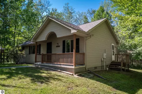 5225 King Richards Ct, Gladwin, MI 48624 photo 2