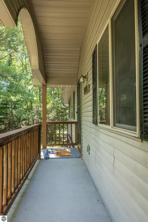 5225 King Richards Ct, Gladwin, MI 48624 photo 5