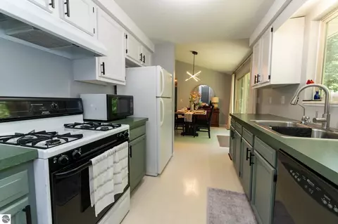 5225 King Richards Ct, Gladwin, MI 48624 photo 12