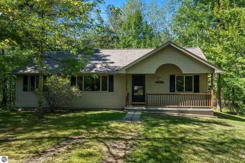5225 King Richards Ct, Gladwin, MI 48624 photo 1