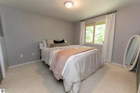 5225 King Richards Ct, Gladwin, MI 48624 photo 29