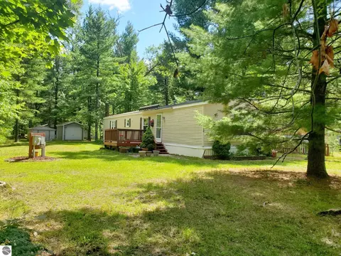 1160 Horseshoe Dr, Alger, MI 48610