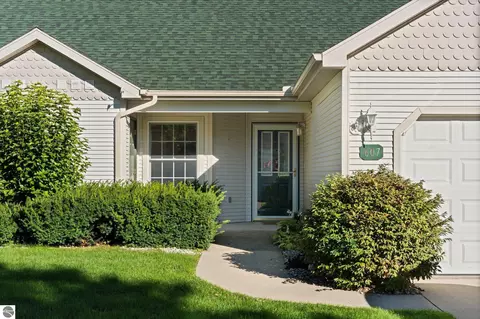 607 Meadowview Ln, Elk Rapids, MI 49629