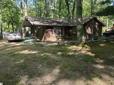 5281 Park Ln, Harrison, MI 48625